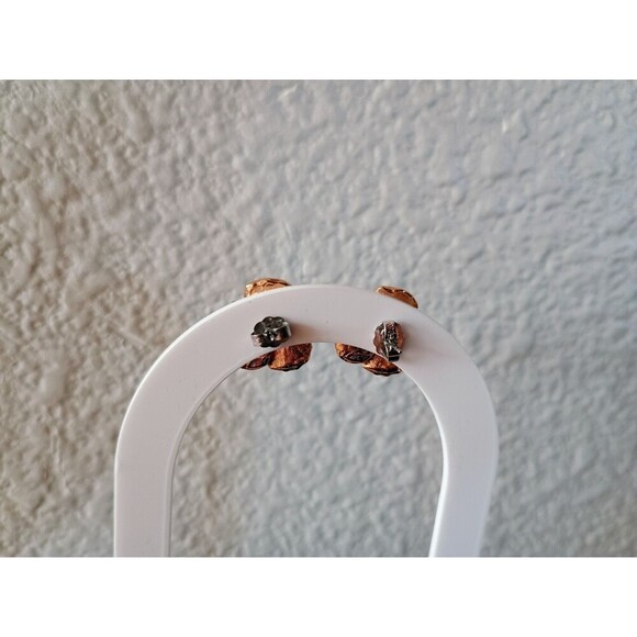 Vintage 1989 Avon Pansy Stud Earrings, Green And Gold Tone - Picture 3 of 4